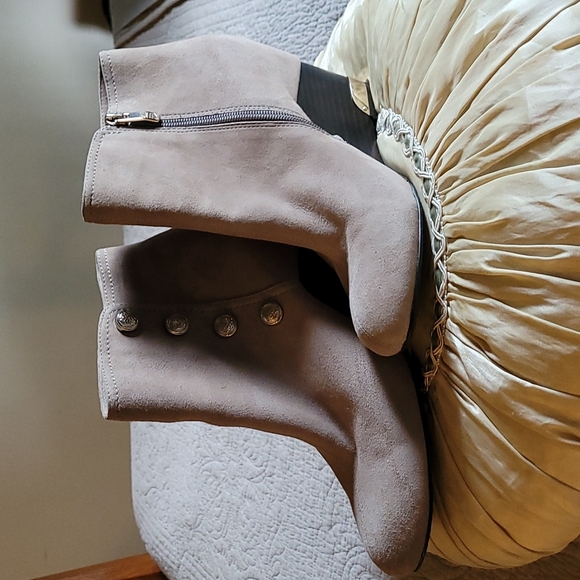 Vince Camuto wedge booties, size 9.5 M, buff suede color - Picture 2 of 5